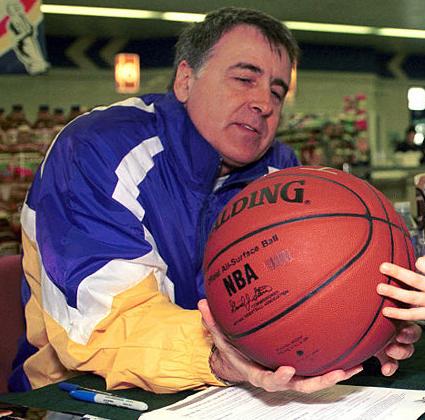 Gail Goodrich autographed basketball card (Los Angeles Lakers) 2009 Panini Legends #127