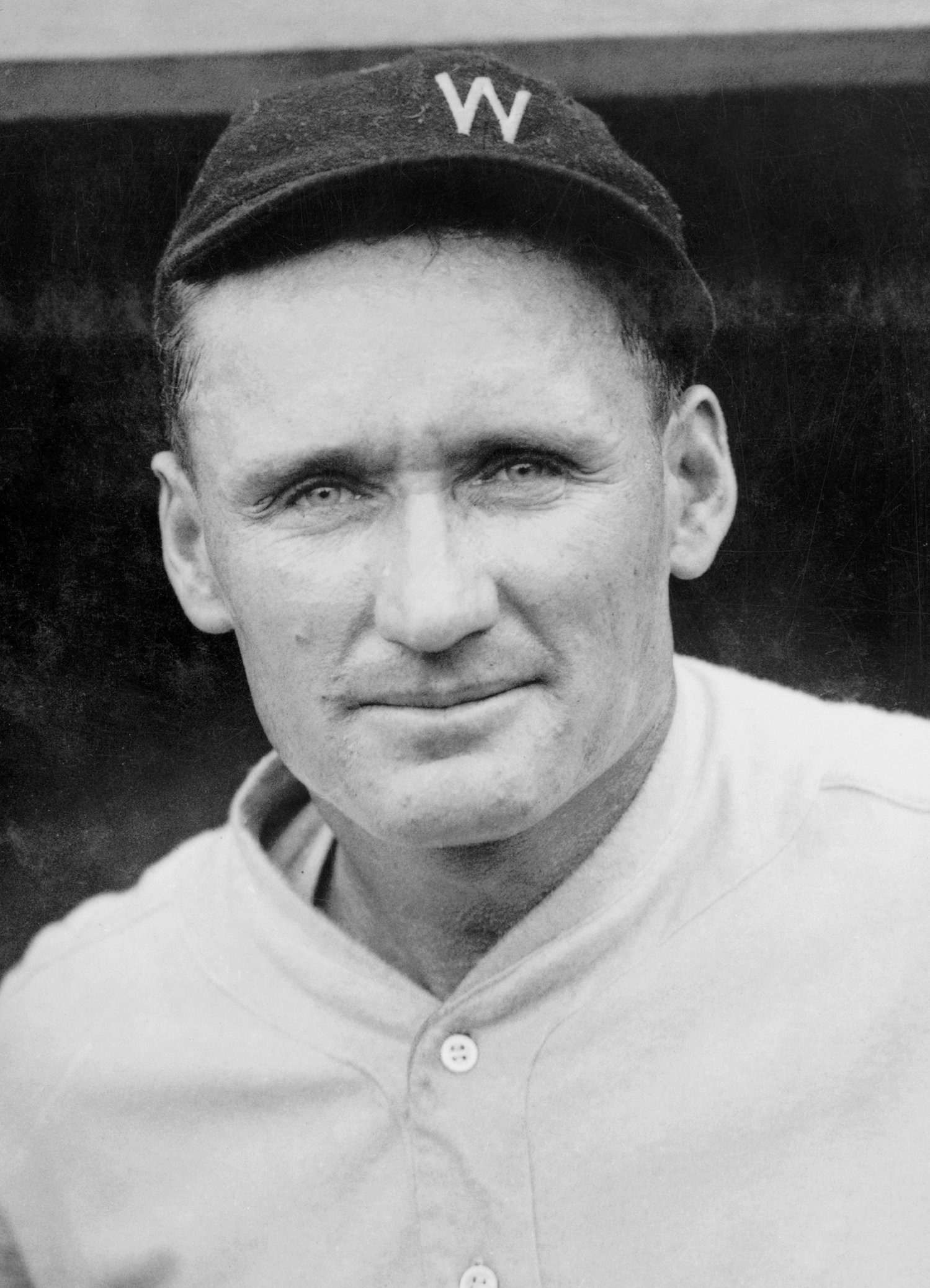 Walter Johnson (Baseball Legends Series) - Kayanagh, Jack: 9780791011799 -  AbeBooks