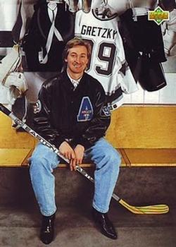 1992-93 Upper Deck - [Base] #25 - Wayne Gretzky (Posed with