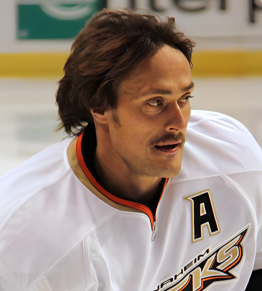 Teemu Selanne Rookie Cards: Value, Tracking & Hot Deals | Cardbase