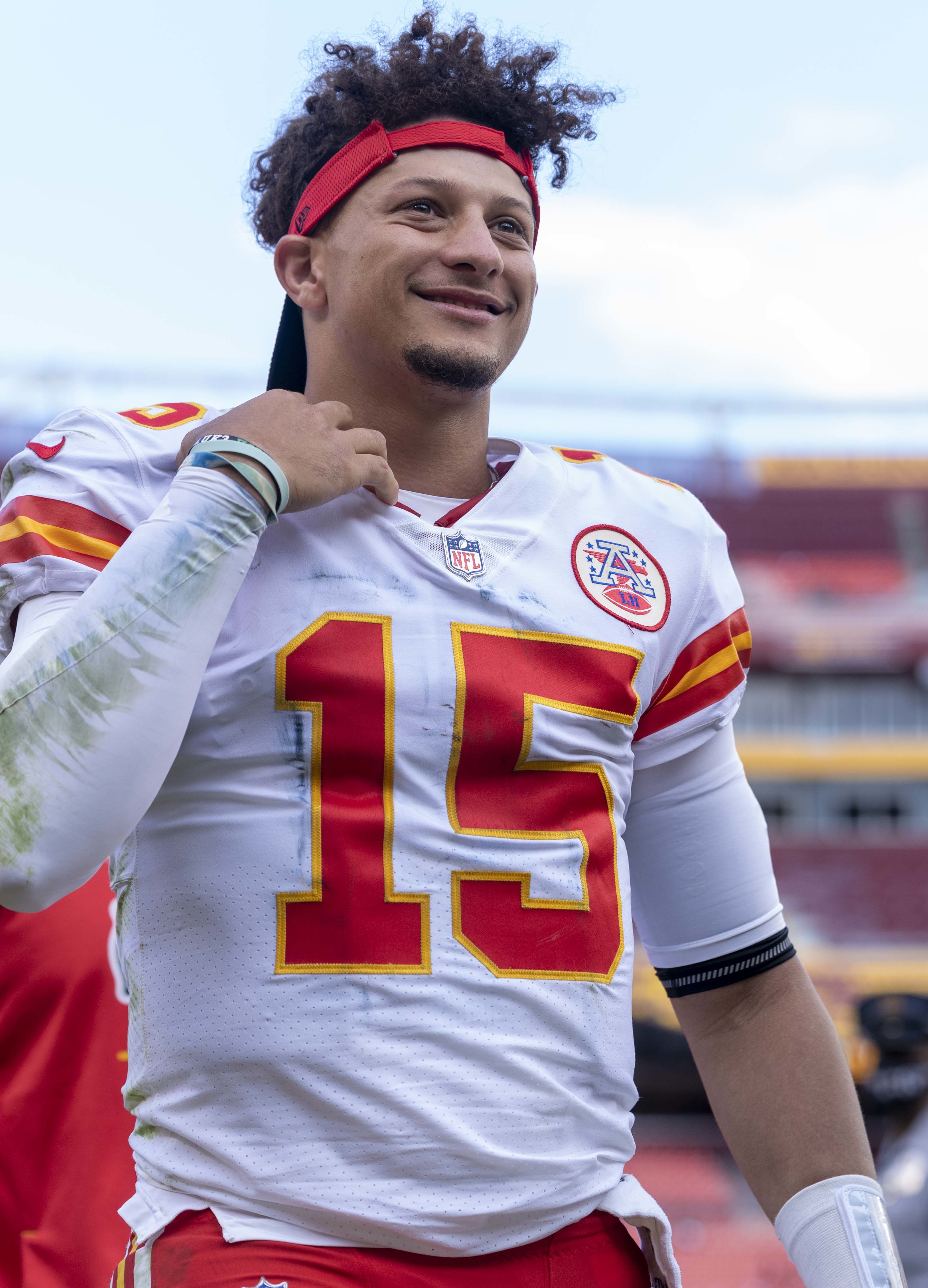 Patrick Mahomes Rookie Cards: Value, Tracking & Hot Deals