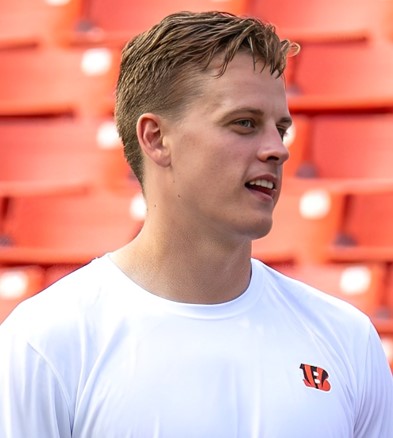 : Joe Burrow 2021 Donruss Series Mint 2nd Year Photo Variation  Card #211 picturing him in his White Cincinnati Bengals Jersey in a Mask  with no Helmet on. : Collectibles & Fine Art