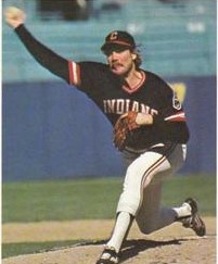 Len Barker (1983) Atlanta Braves Vintage Baseball Postcard PCAB
